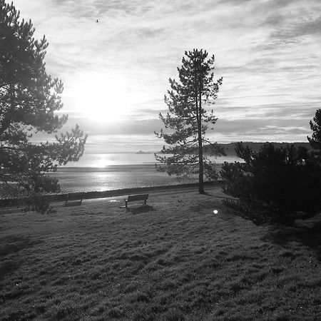 View At 142 Bed and Breakfast The Mumbles Exteriör bild